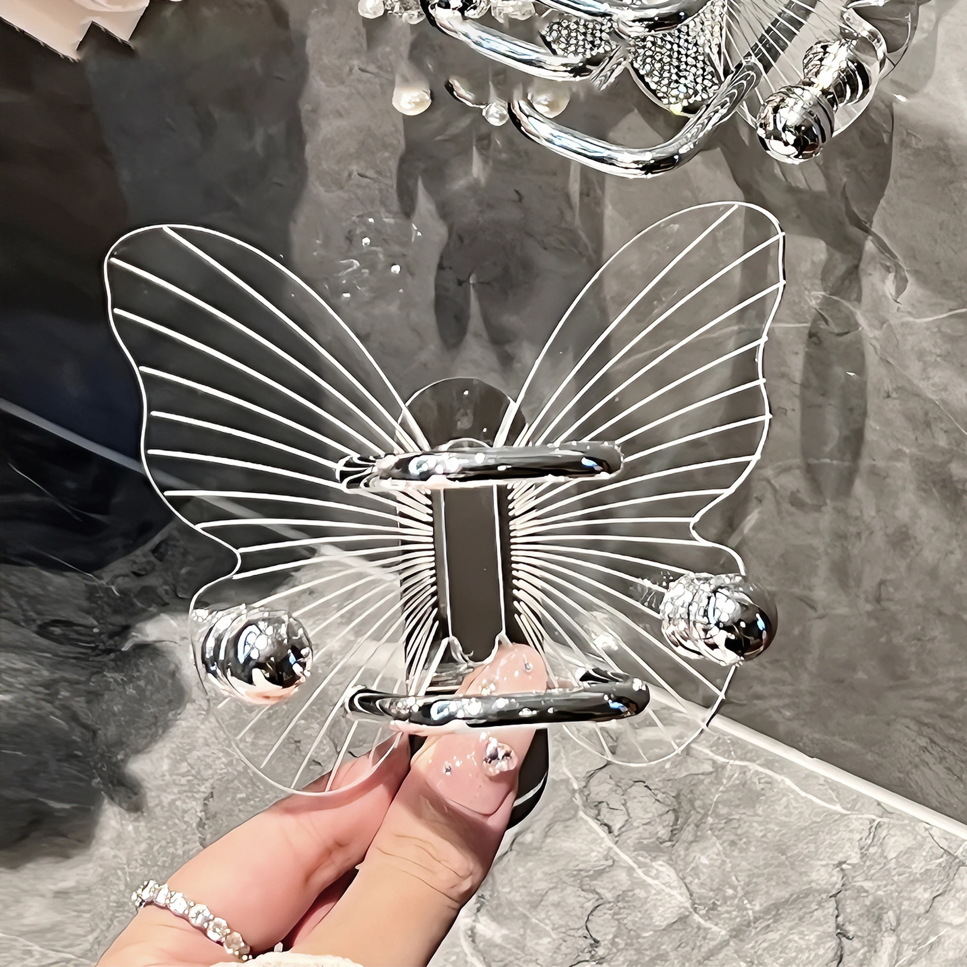 Light Luxury Butterfly Comb Storage Shelf Wall Hanging Perforated Free Bathroom Headstring, Hair Band, Hair Ring Storage Hook